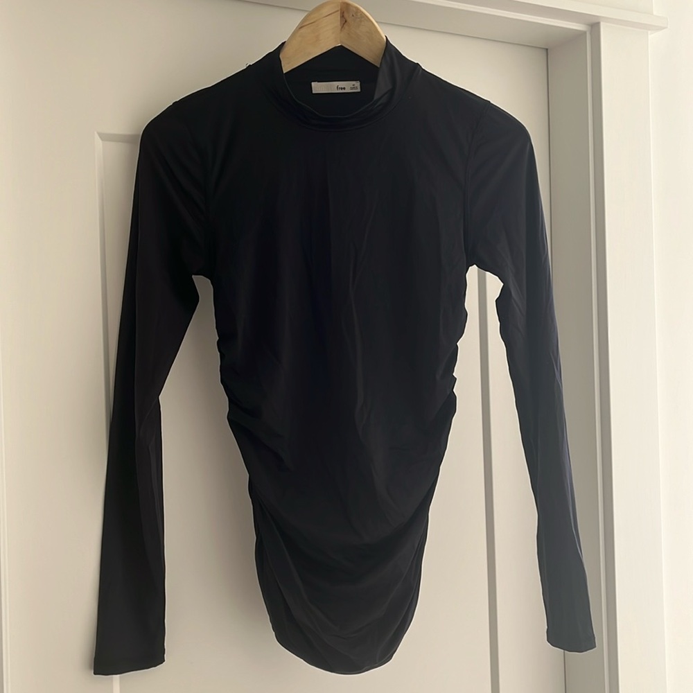 Wilfred by Artizia.  Black, stretchy top.
